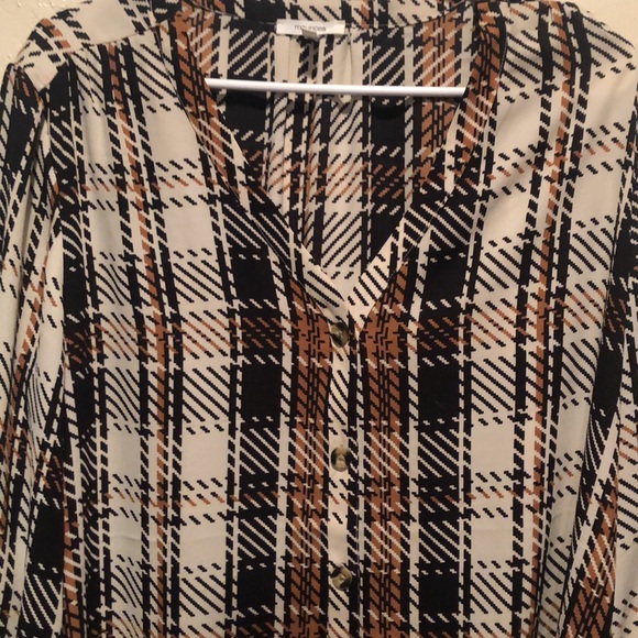 Maurices plaid button down blouse. Plus Size 2x - Picture 2 of 5